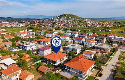 Foça Yenibağarası Mah. Satılık 2+1 Bahçe Katı Daire