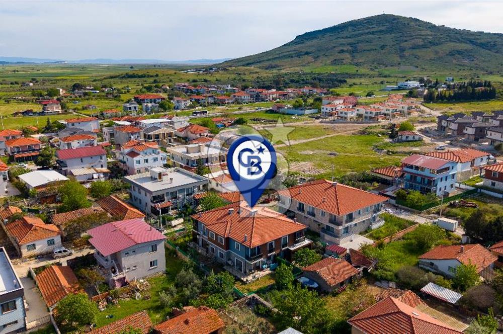 Foça Yenibağarası Mah. Satılık 2+1 Bahçe Katı Daire