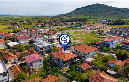 Foça Yenibağarası Mah. Satılık 2+1 Bahçe Katı Daire