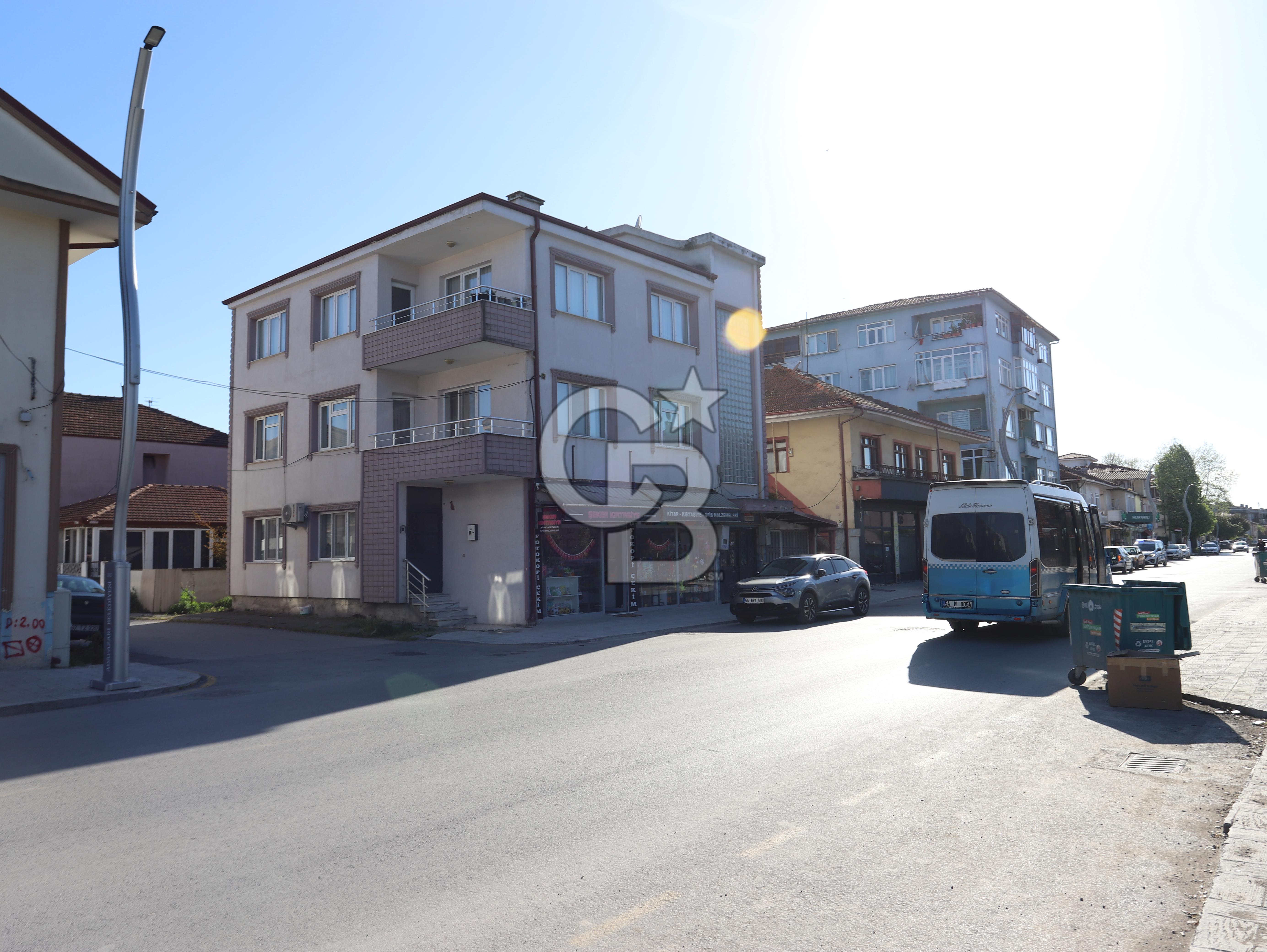 Merkezi Lokasyon, Geniş Plan! Ak Sokakta 3+1 Ara Kat Daire