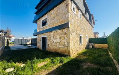 Foça Bağarası Villalar Bölgesinde Kiralık 4+1 Havuzlu Villa