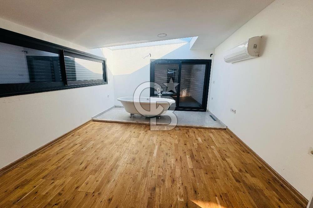Foça Bağarası Villalar Bölgesinde Kiralık 4+1 Havuzlu Villa