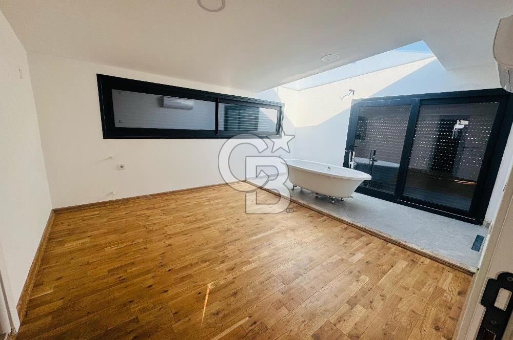Foça Bağarası Villalar Bölgesinde Kiralık 4+1 Havuzlu Villa