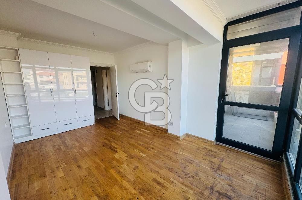 Foça Bağarası Villalar Bölgesinde Kiralık 4+1 Havuzlu Villa