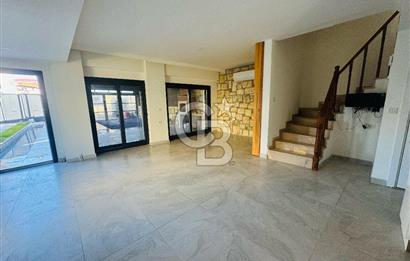 Foça Bağarası Villalar Bölgesinde Kiralık 4+1 Havuzlu Villa