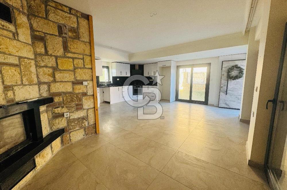 Foça Bağarası Villalar Bölgesinde Kiralık 4+1 Havuzlu Villa