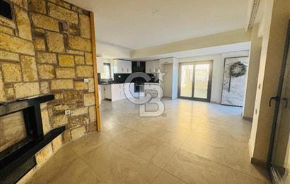 Foça Bağarası Villalar Bölgesinde Kiralık 4+1 Havuzlu Villa