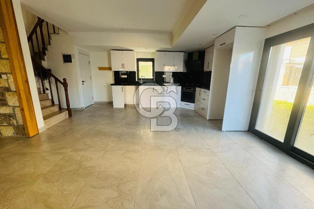Foça Bağarası Villalar Bölgesinde Kiralık 4+1 Havuzlu Villa