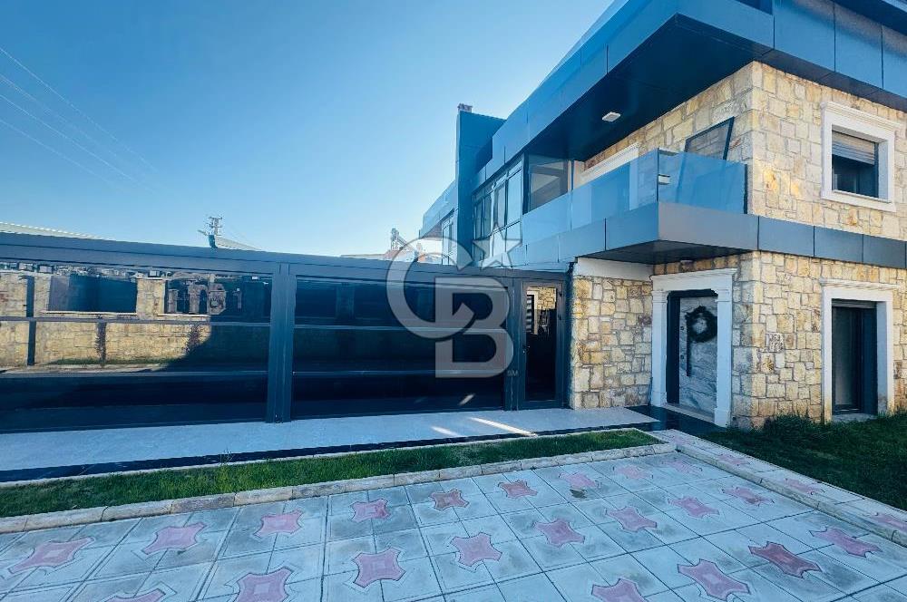 Foça Bağarası Villalar Bölgesinde Kiralık 4+1 Havuzlu Villa