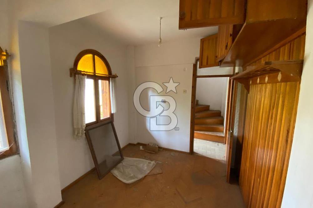 İzmir Narlıdere Altınevler mahallesinde satılık müstakil 7+1 villa 