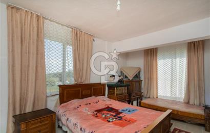 Foça Yenibağarası Mah. Satılık 3 Katlı Bina