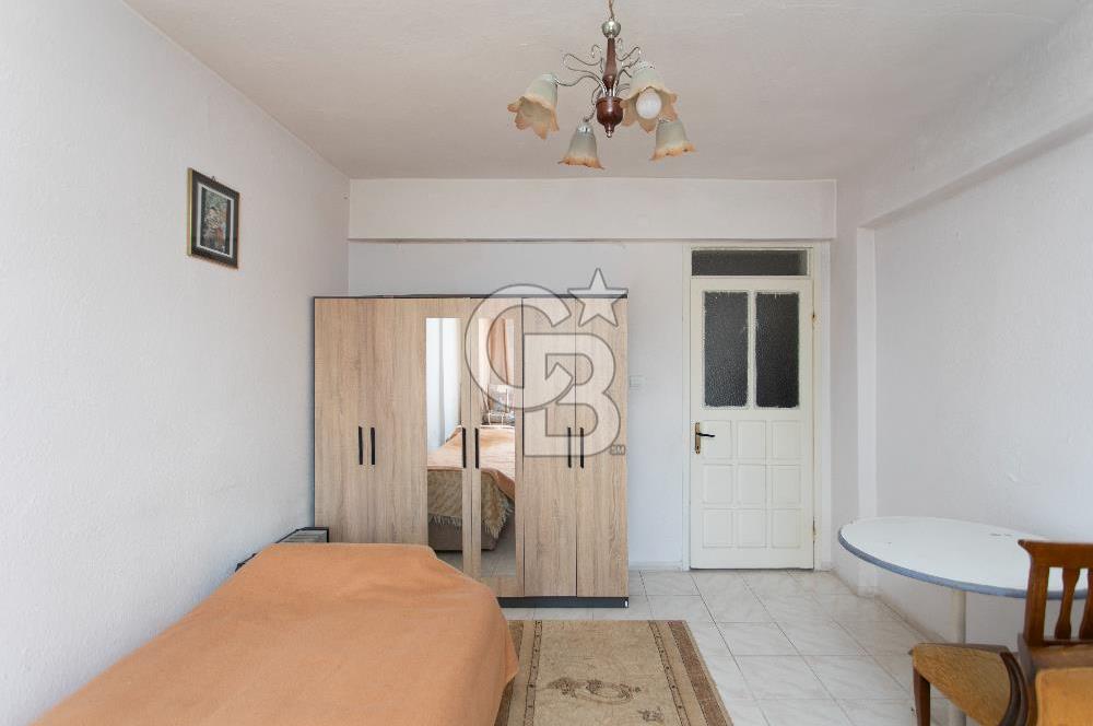 Foça Yenibağarası Mah. Satılık 3 Katlı Bina