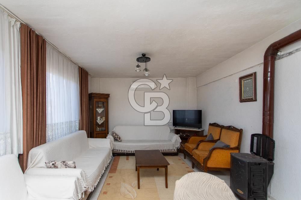 Foça Yenibağarası Mah. Satılık 3 Katlı Bina