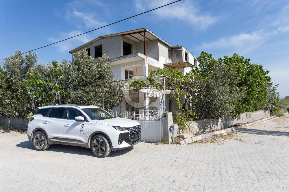 Foça Yenibağarası Mah. Satılık 3 Katlı Bina