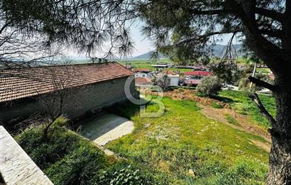 Muğla Milas içme köyü 1055 m2 içinde satılık köy evi ve bahçesi 