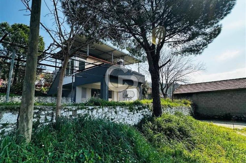 Muğla Milas içme köyü 1055 m2 içinde satılık köy evi ve bahçesi 
