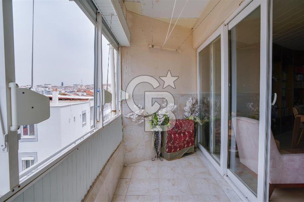 Konak Karataş'ta Geniş 3+1 Manzaralı 3 Balkonlu Satılık Daire