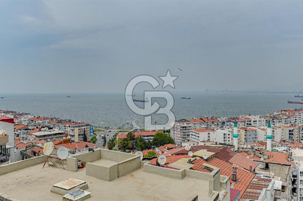 Konak Karataş'ta Geniş 3+1 Manzaralı 3 Balkonlu Satılık Daire