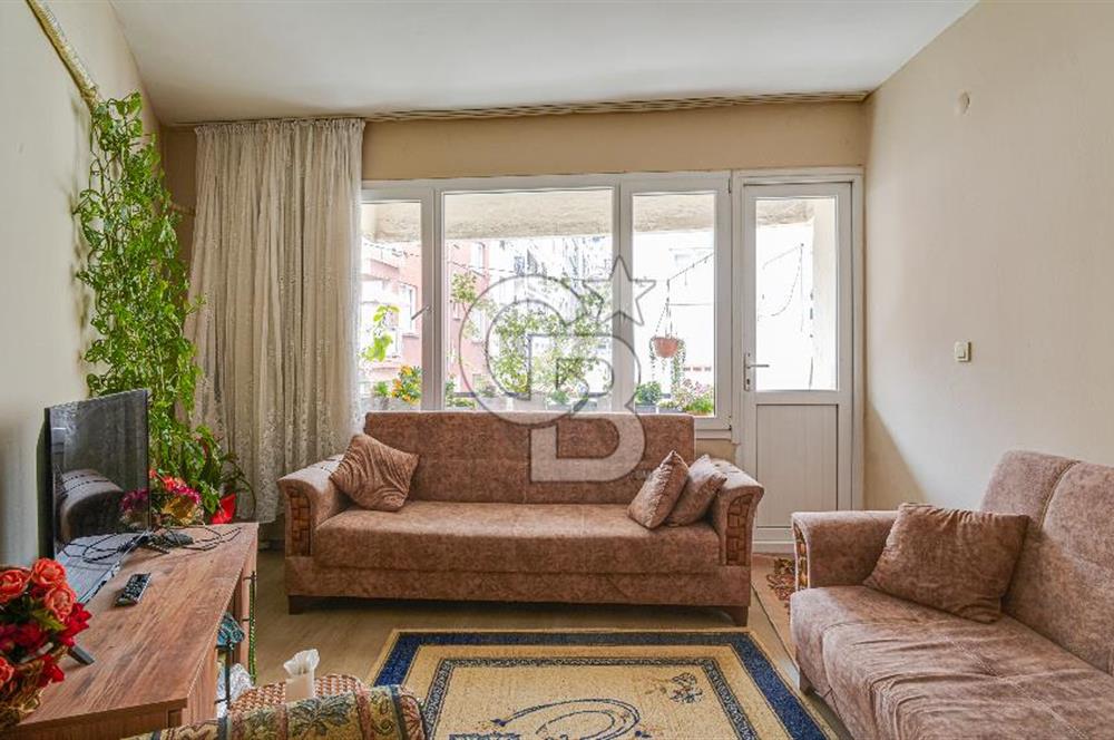 Konak Karataş'ta Geniş 3+1 Manzaralı 3 Balkonlu Satılık Daire