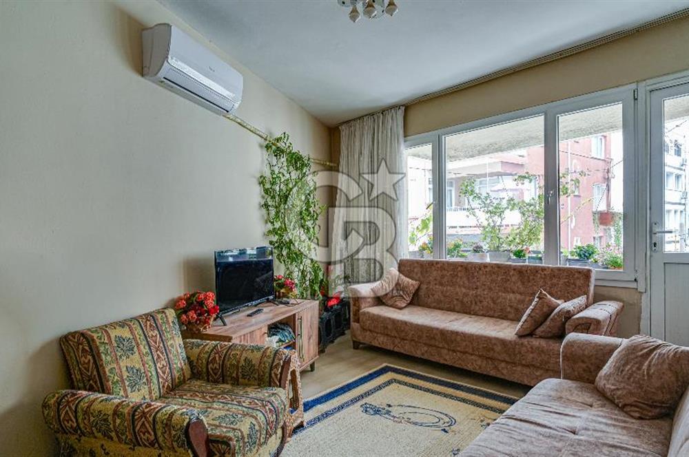 Konak Karataş'ta Geniş 3+1 Manzaralı 3 Balkonlu Satılık Daire