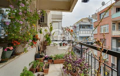 Konak Karataş'ta Geniş 3+1 Manzaralı 3 Balkonlu Satılık Daire
