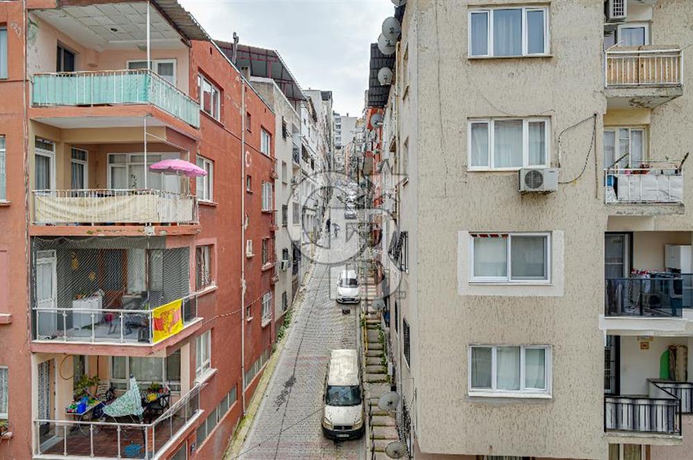 Konak Karataş'ta Geniş 3+1 Manzaralı 3 Balkonlu Satılık Daire