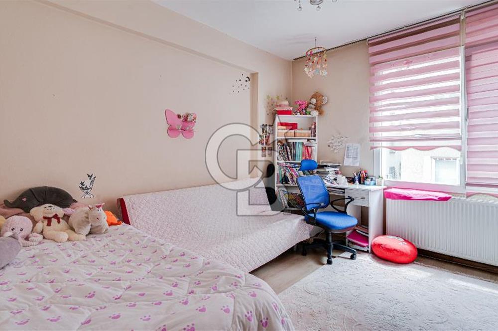 Konak Karataş'ta Geniş 3+1 Manzaralı 3 Balkonlu Satılık Daire
