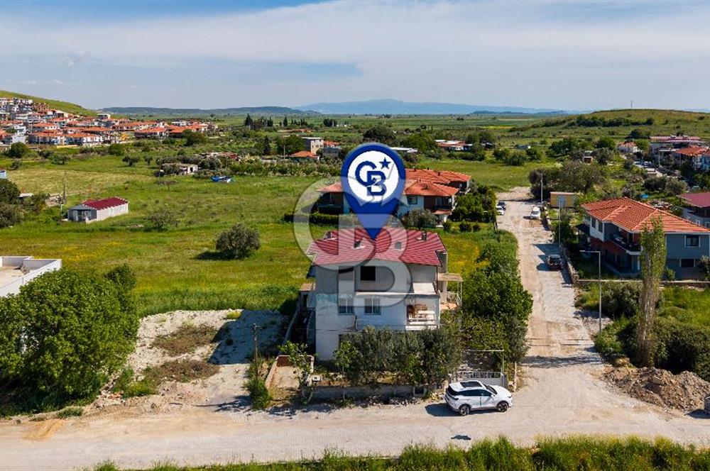 Foça Yenibağarası Mah. Satılık 3 Katlı Bina