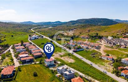 Foça Yenibağarası Mah. Satılık 3 Katlı Bina