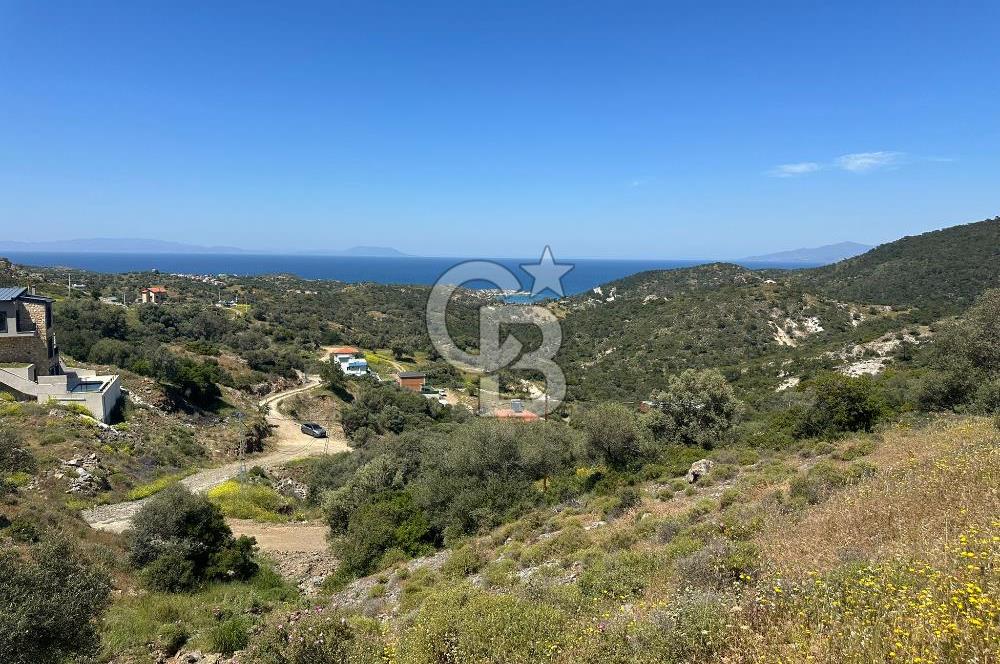 Foça Sazlıca Mevkiinde Satılık Deniz Manzaralı 228 m2 Arsa