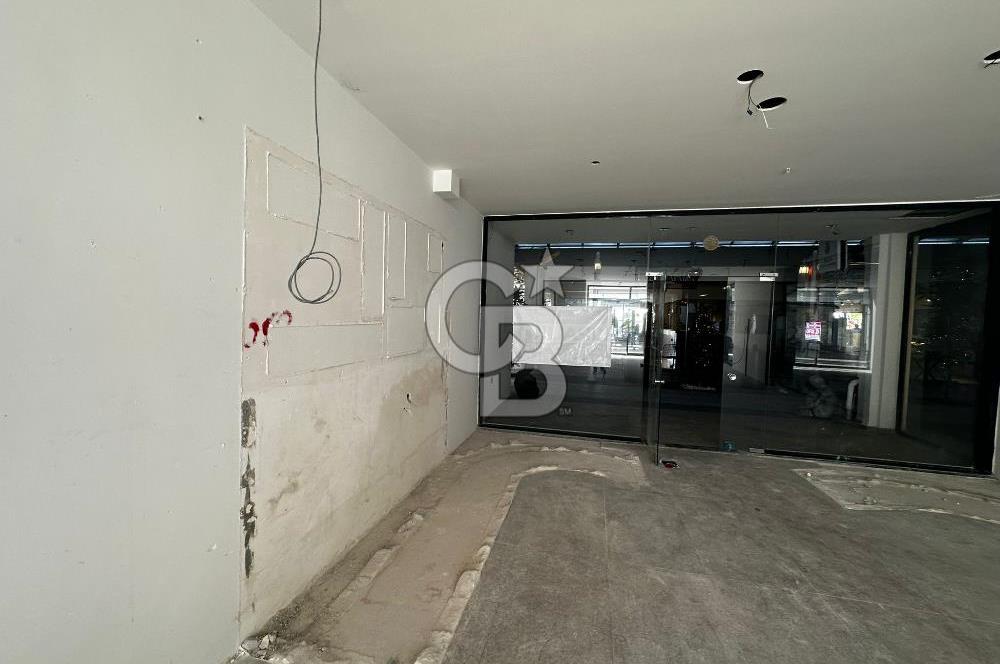 Karaali’nin Parlayan Noktasında Rainbow AVM’de Zemin Kat Kiralık Dükkan