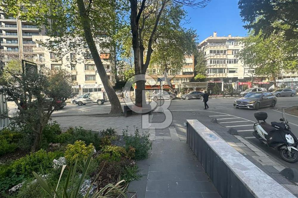 BAĞDAT CADDESİ ÜZERİ BİNADA NET 30 M2 BACALI DÜKKAN