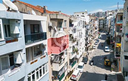 Konak Karataş'ta Geniş 3+1 Manzaralı 3 Balkonlu Satılık Daire