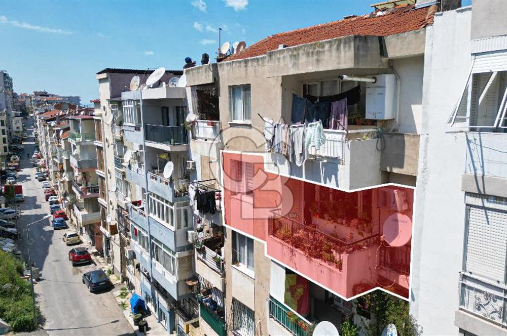 Konak Karataş'ta Geniş 3+1 Manzaralı 3 Balkonlu Satılık Daire