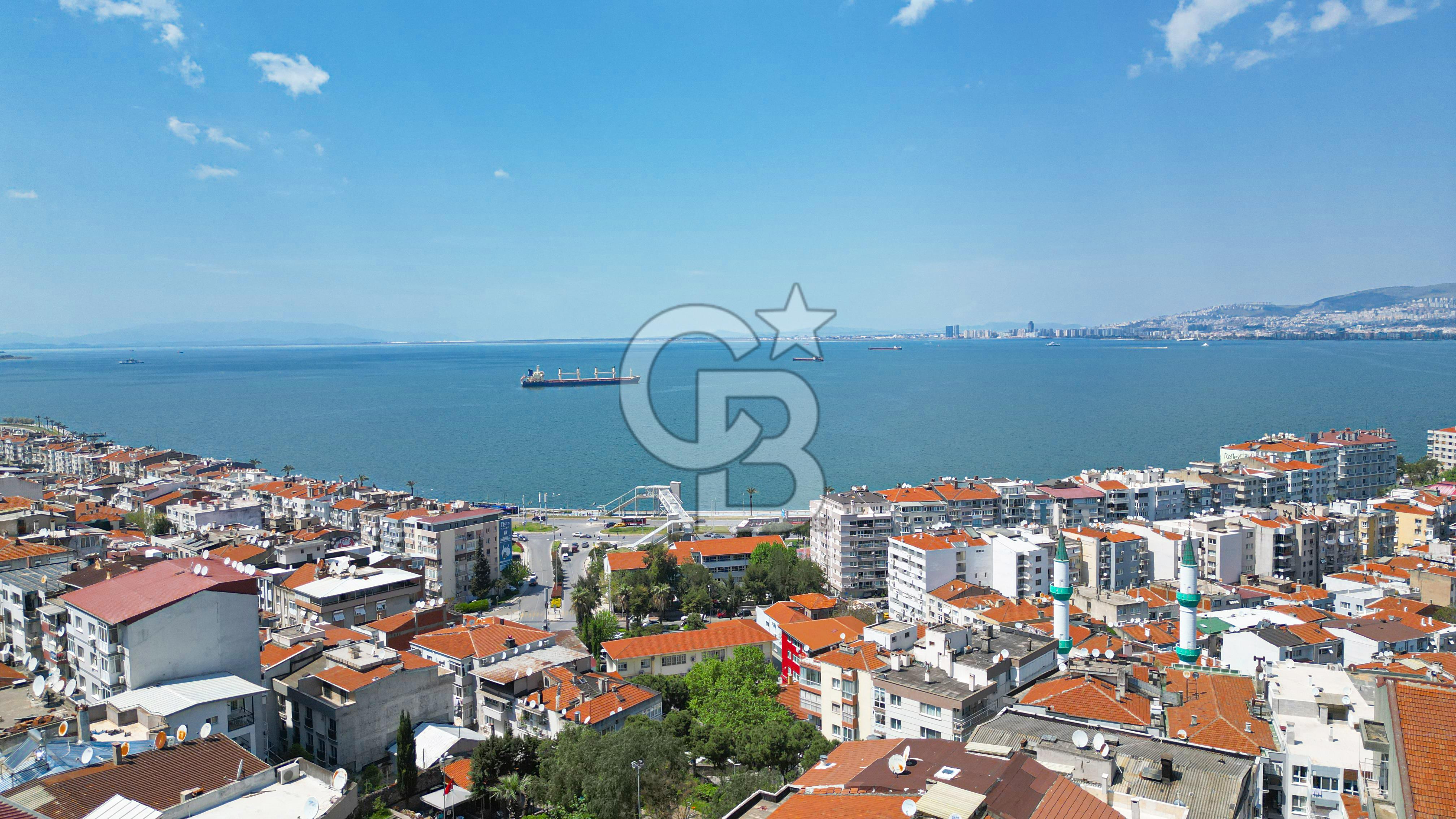 Konak Karataş'ta Geniş 3+1 Manzaralı 3 Balkonlu Satılık Daire
