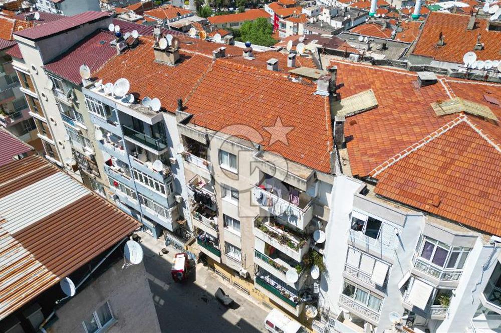 Konak Karataş'ta Geniş 3+1 Manzaralı 3 Balkonlu Satılık Daire