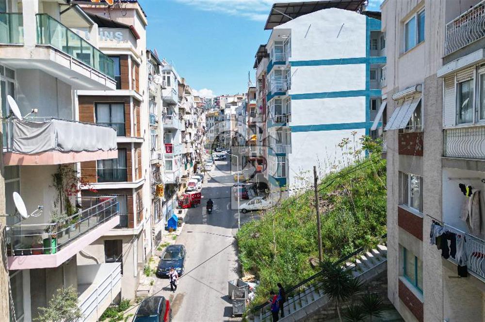 Konak Karataş'ta Geniş 3+1 Manzaralı 3 Balkonlu Satılık Daire