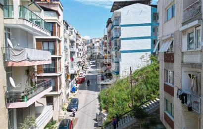 Konak Karataş'ta Geniş 3+1 Manzaralı 3 Balkonlu Satılık Daire