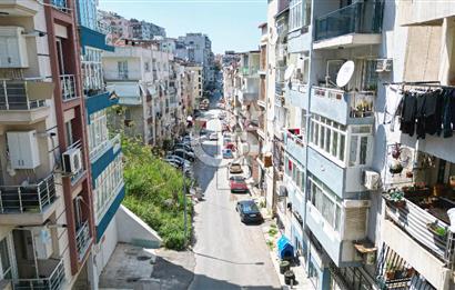 Konak Karataş'ta Geniş 3+1 Manzaralı 3 Balkonlu Satılık Daire