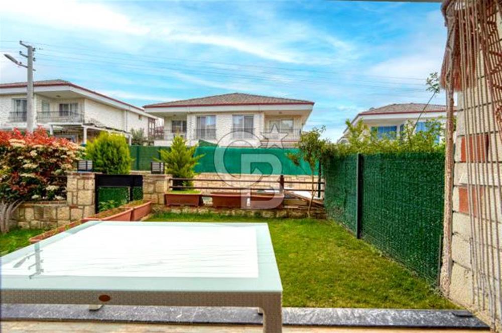 Seferihisar-Karakaya Konaklarında Satılık 5+2 Havuzlu Villa