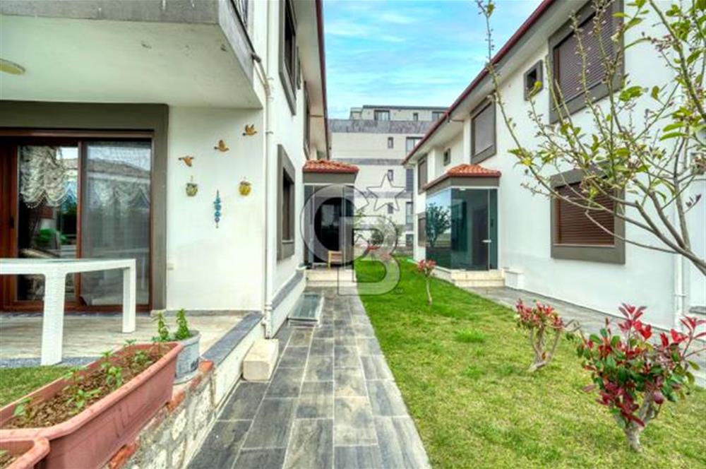 Seferihisar-Karakaya Konaklarında Satılık 5+2 Havuzlu Villa