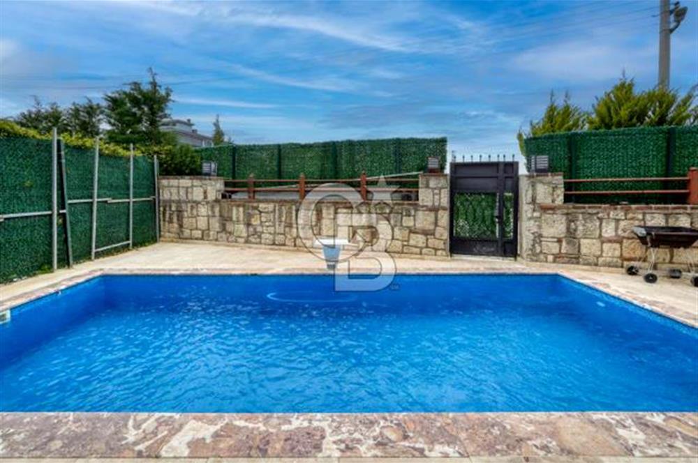 Seferihisar-Karakaya Konaklarında Satılık 5+2 Havuzlu Villa