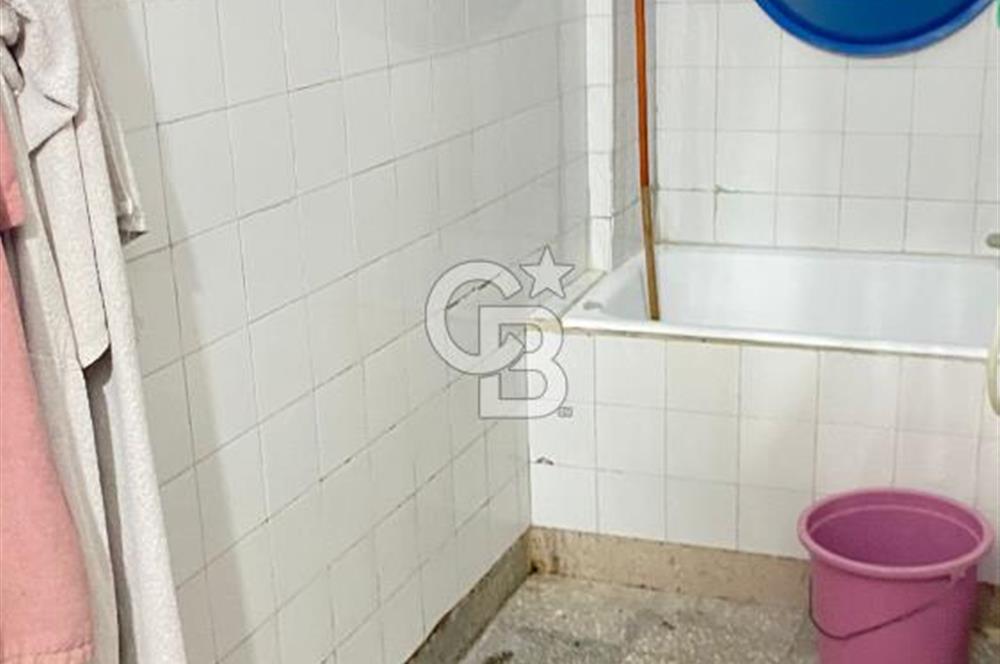 İZMİR BAYRAKLI EMEK MAHALLESİNDE 4 KATLI KOMPLE SATILIK BİNA