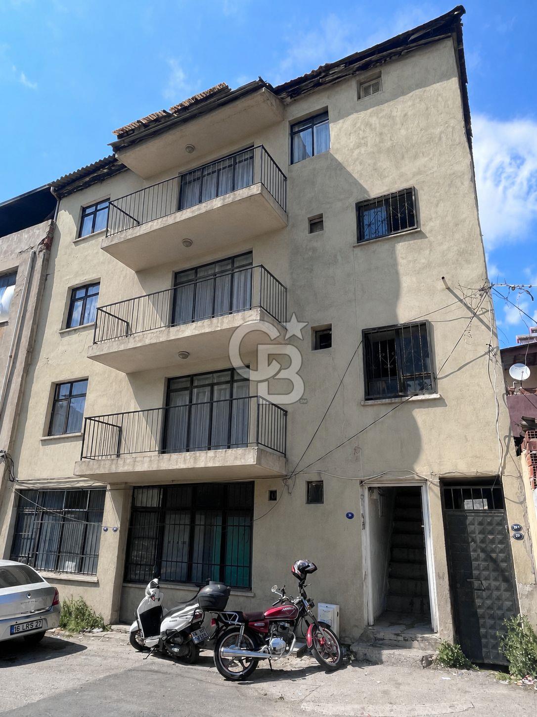 İZMİR BAYRAKLI EMEK MAHALLESİNDE 4 KATLI KOMPLE SATILIK BİNA