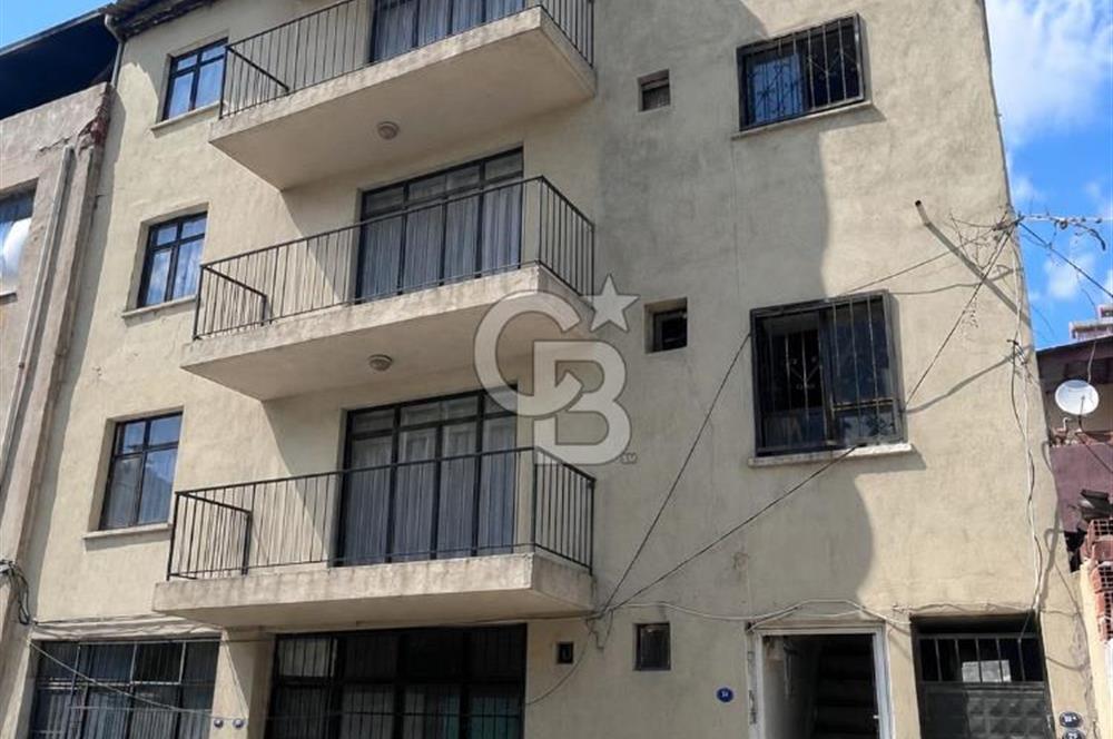 İZMİR BAYRAKLI EMEK MAHALLESİNDE 4 KATLI KOMPLE SATILIK BİNA