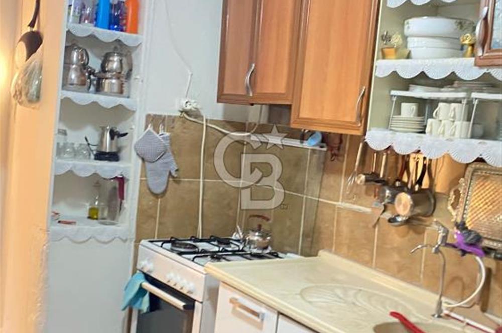İZMİR BAYRAKLI EMEK MAHALLESİNDE 4 KATLI KOMPLE SATILIK BİNA