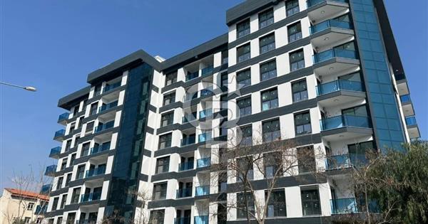 Bayraklı Manavkuyuda Satılık 3+1 Prestijli Daire - 347638