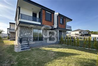 Ayvalık Altınovada Denize 250 metre 3+1 Bahçeli Satılık Villa - 1 - 347643
