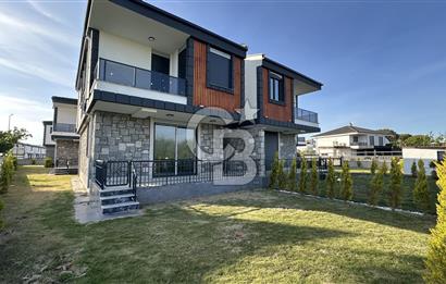 Ayvalık Altınovada Denize 250 metre 3+1 Bahçeli Satılık Villa