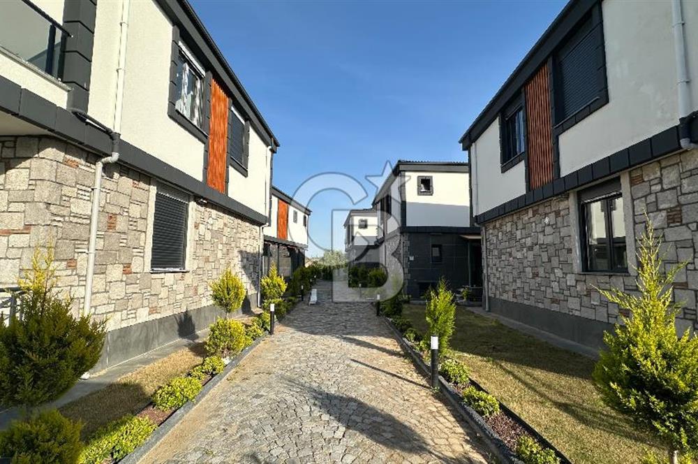 Ayvalık Altınovada Denize 250 metre 3+1 Bahçeli Satılık Villa